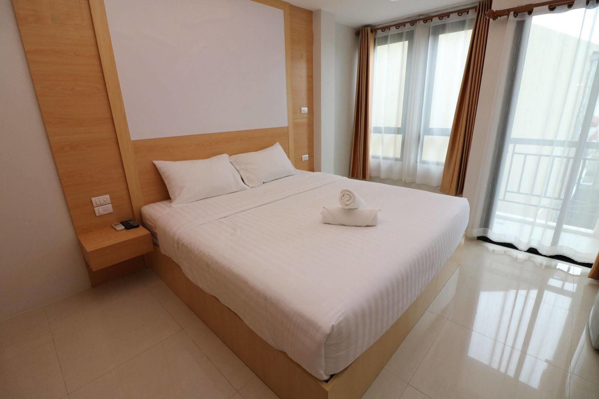 Hotel Calivefornia 2016 Chiang Rai Zewnętrze zdjęcie