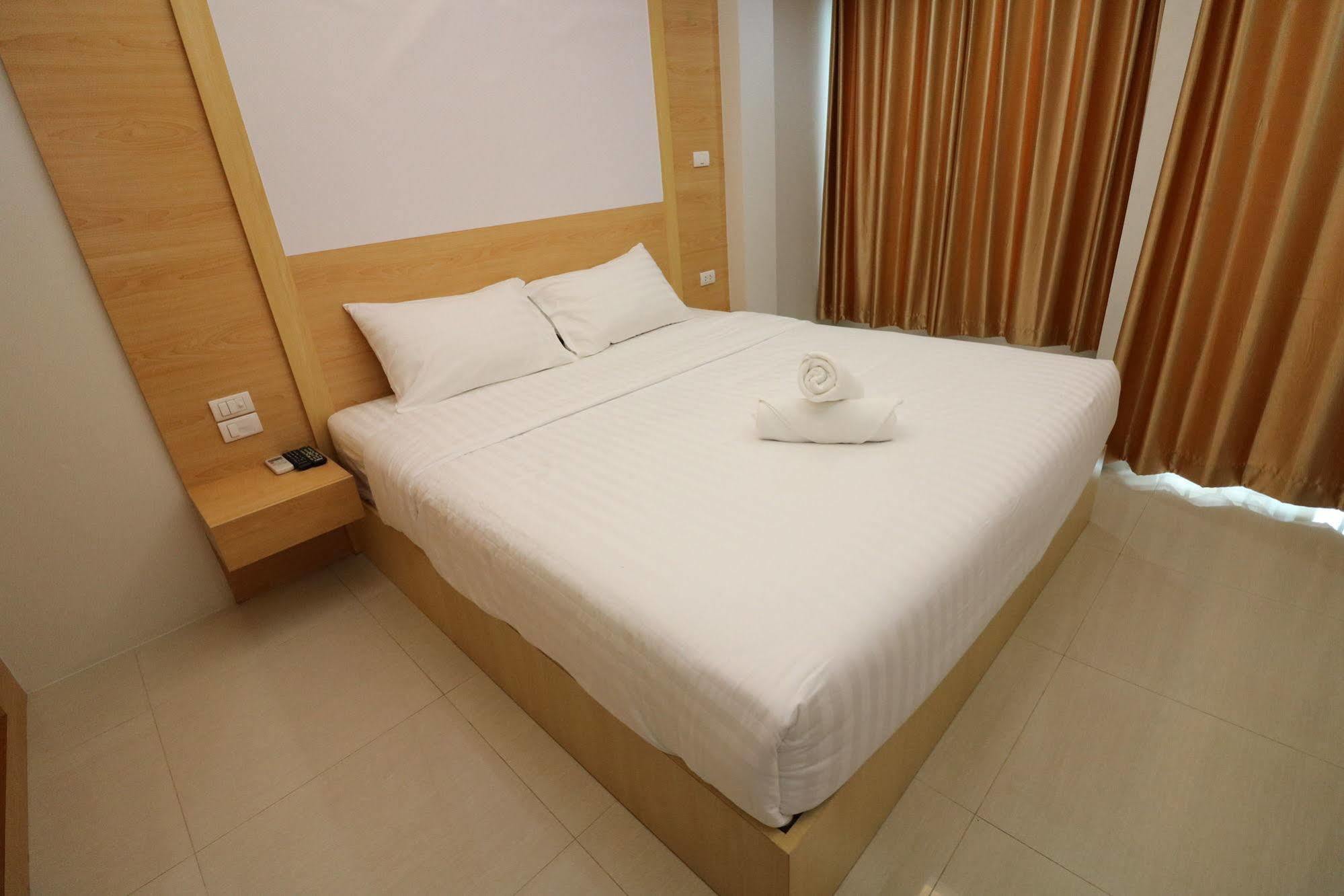 Hotel Calivefornia 2016 Chiang Rai Zewnętrze zdjęcie