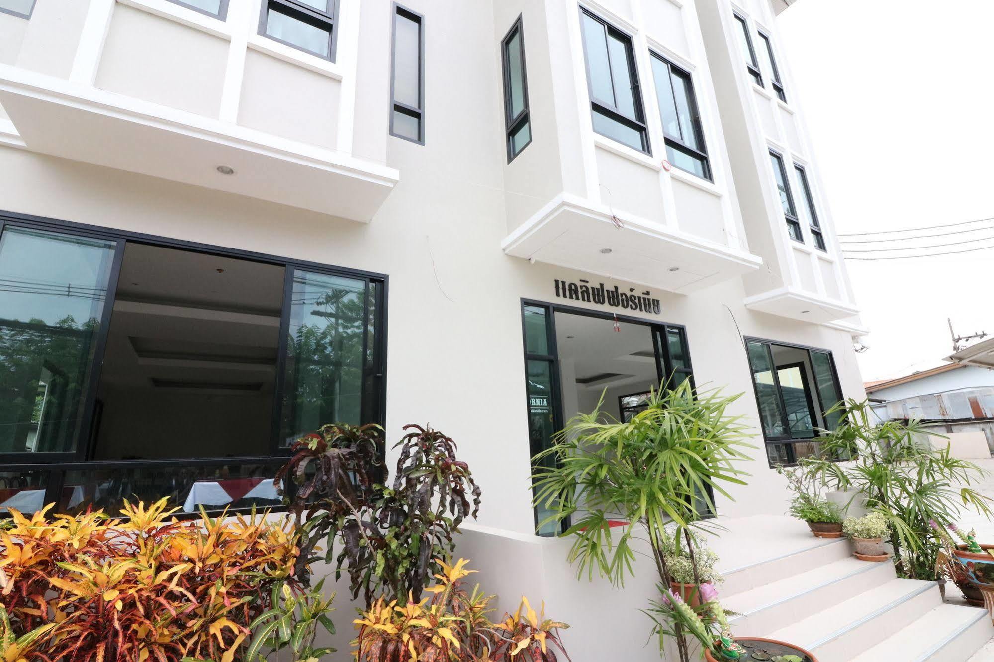 Hotel Calivefornia 2016 Chiang Rai Zewnętrze zdjęcie