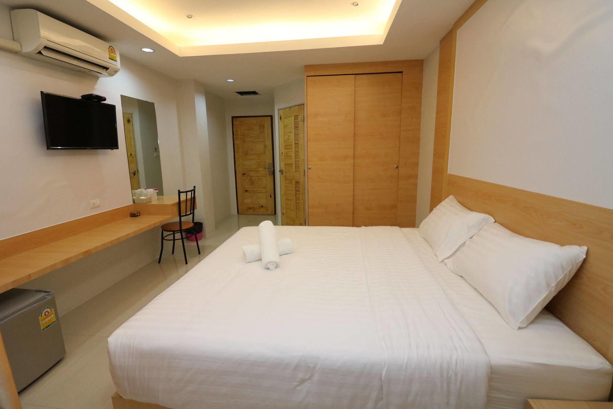 Hotel Calivefornia 2016 Chiang Rai Zewnętrze zdjęcie